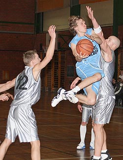 Adomkaitis (re./USV) / Foto: y4u